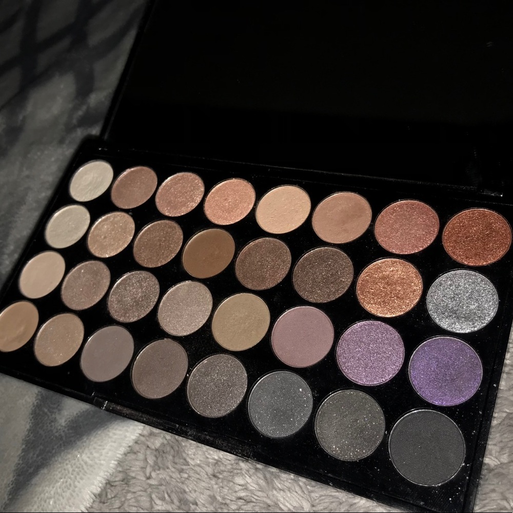 Makeup revolution “ultra eyeshadows” palette